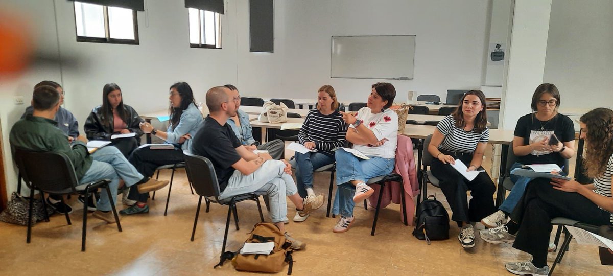 imasmallorca's tweet photo. 📣 Reunió transversal dels Serveis Comunitaris Bàsics de Mallorca – SSCB –.

🗣️ Hi han participat @3SalutMental i el Servei de Persones amb #disCapacitat de l'IMAS.

👉 Han presentat els seus serveis i hem treballat en grups de feina per a l'anàlisi de casos. https://t.co/LC1Jfw2Uxg