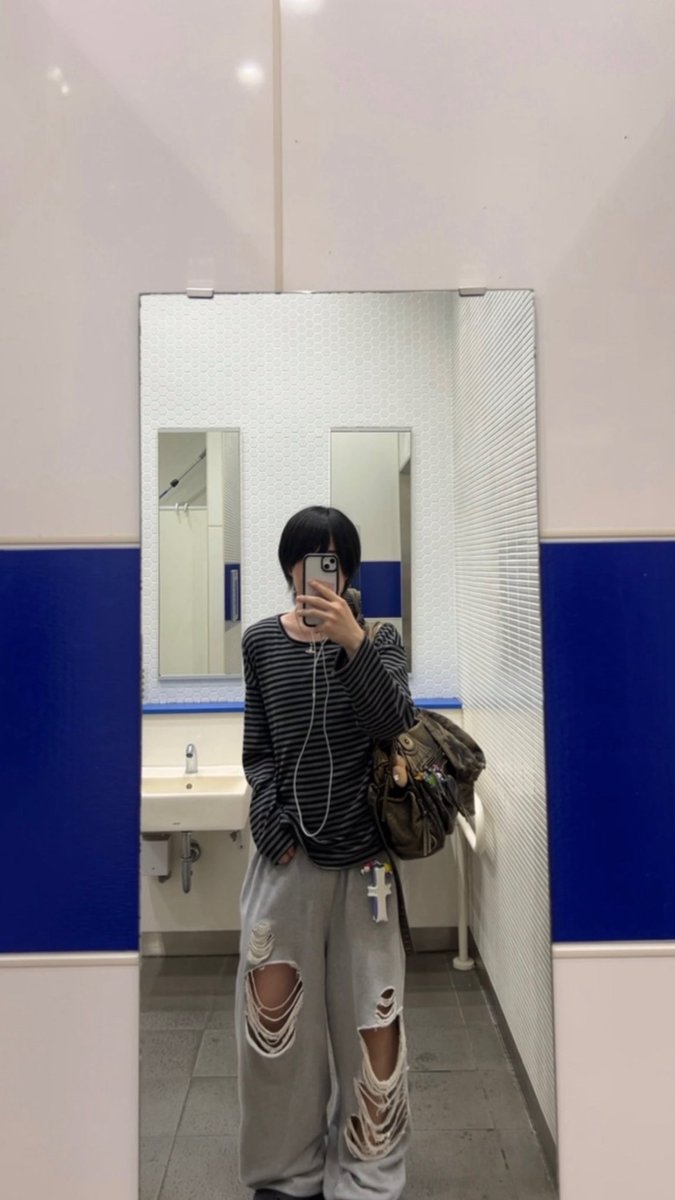 葉加瀬太郎に靴下履かせたろう tweet media