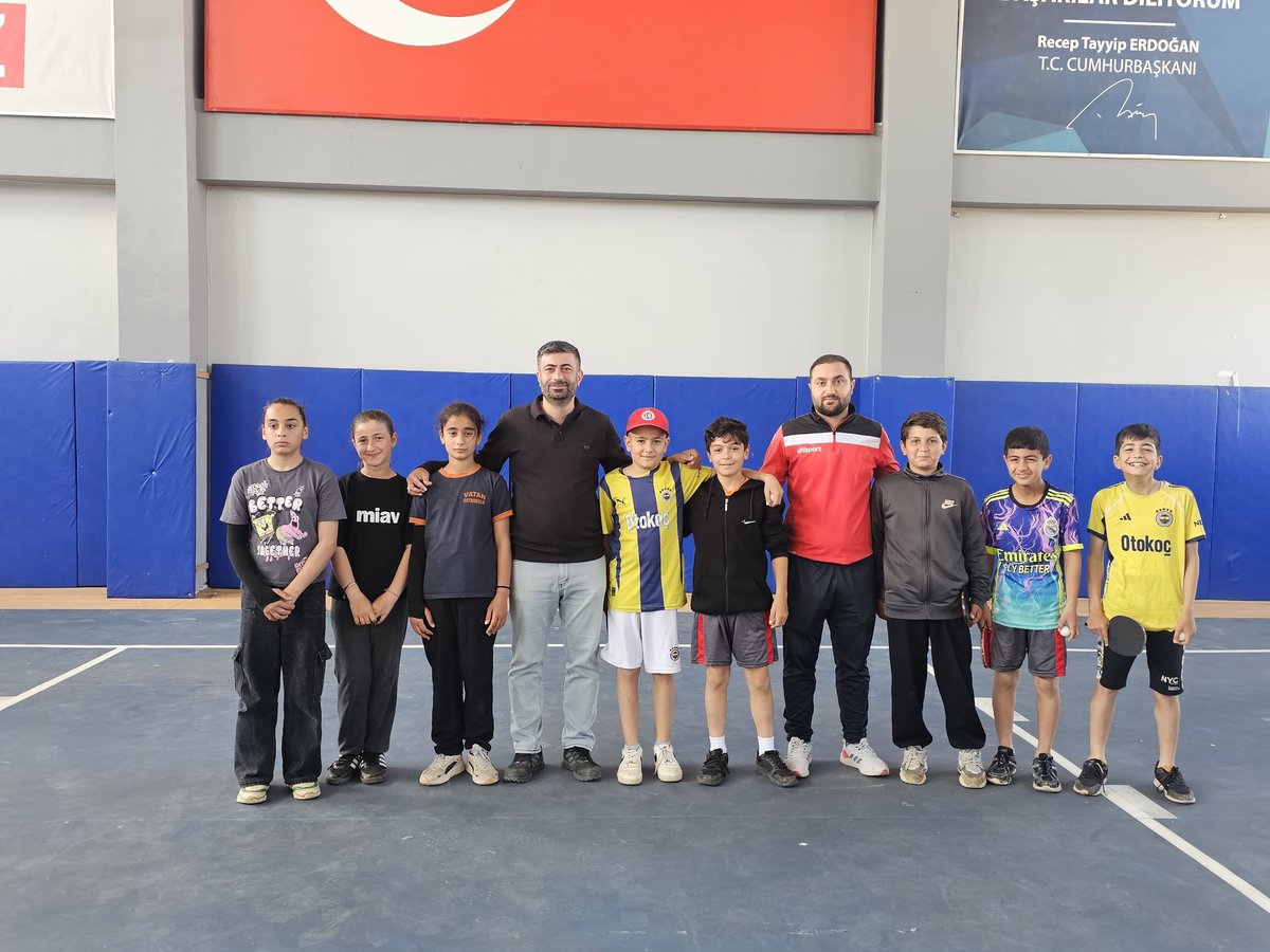 vatan_omerli's tweet photo. 19 Mayıs Atatürk’ü Anma, Gençlik ve Spor Bayramı kapsamında Ömerli’de düzenlenen masa tenisi yarışmalarında öğrencilerimiz büyük başarı elde etmiştir...
⬇️⬇️⬇️ https://t.co/MesBPtbUUS