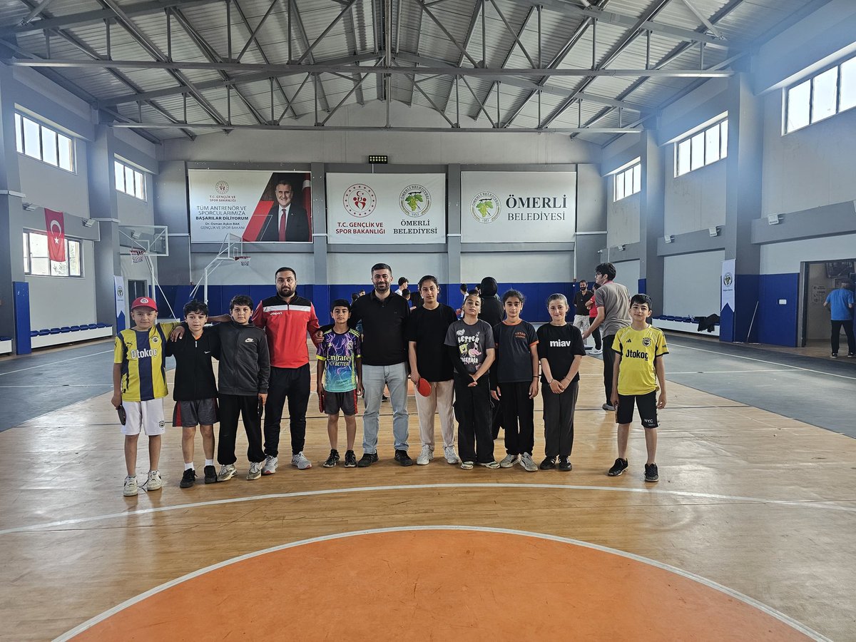 vatan_omerli's tweet photo. 19 Mayıs Atatürk’ü Anma, Gençlik ve Spor Bayramı kapsamında Ömerli’de düzenlenen masa tenisi yarışmalarında öğrencilerimiz büyük başarı elde etmiştir...
⬇️⬇️⬇️ https://t.co/MesBPtbUUS