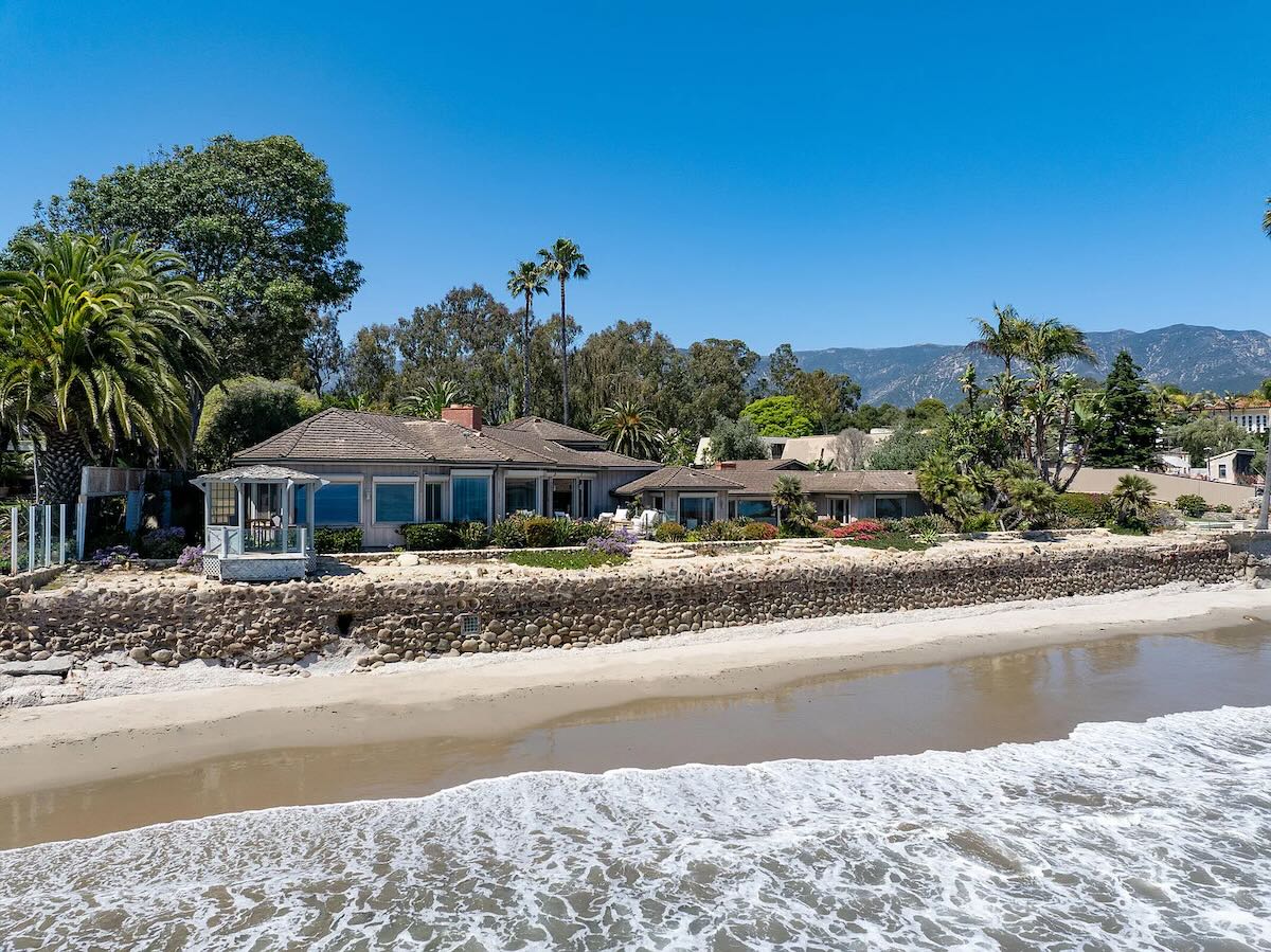 SitelineSB's tweet photo. Noteworthy new listings: Right on the sand in prime Montecito; tall drink of water on Buena Vista Drive; next-level backyard entertainment pavilion; 1926 house on E. Mission Street hidden from street; funky 1912 fixer; 780-acre spread with UTV track; more. https://t.co/BMLuXxNJVx https://t.co/sQZzwaBTdu