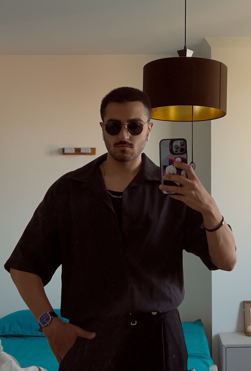 1Barbod's tweet photo. Hi 🖤 https://t.co/HYsnMufcTE