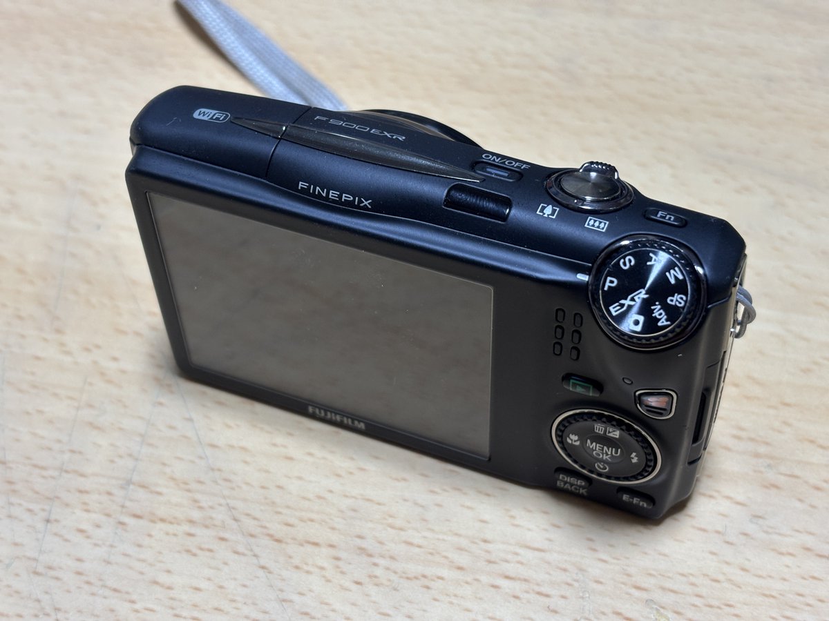 SteelMaskCH's tweet photo. またカメラ生えた(白目)
FinePix F900EXRです
2号機です
ガワの状態良すぎて笑ってる https://t.co/c38HpqrhVB