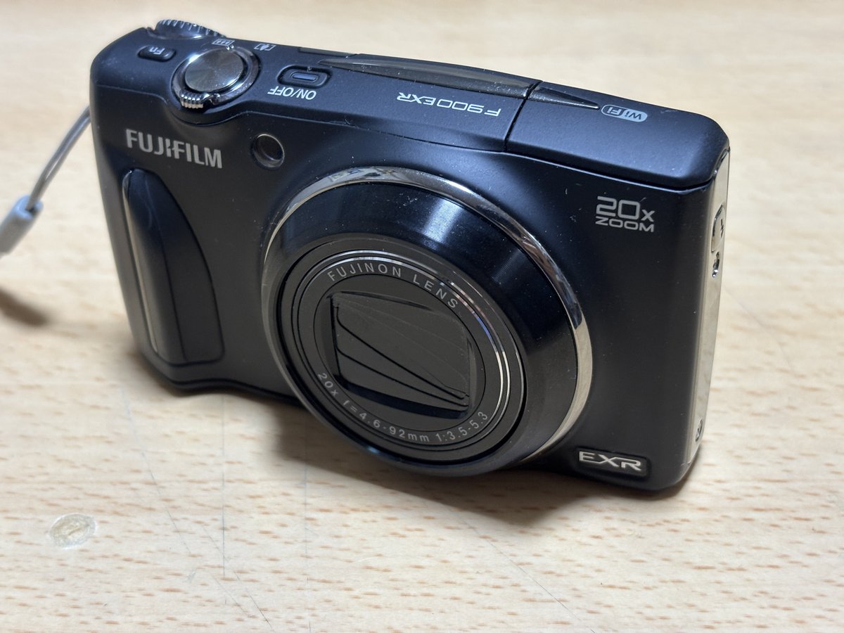 SteelMaskCH's tweet photo. またカメラ生えた(白目)
FinePix F900EXRです
2号機です
ガワの状態良すぎて笑ってる https://t.co/c38HpqrhVB