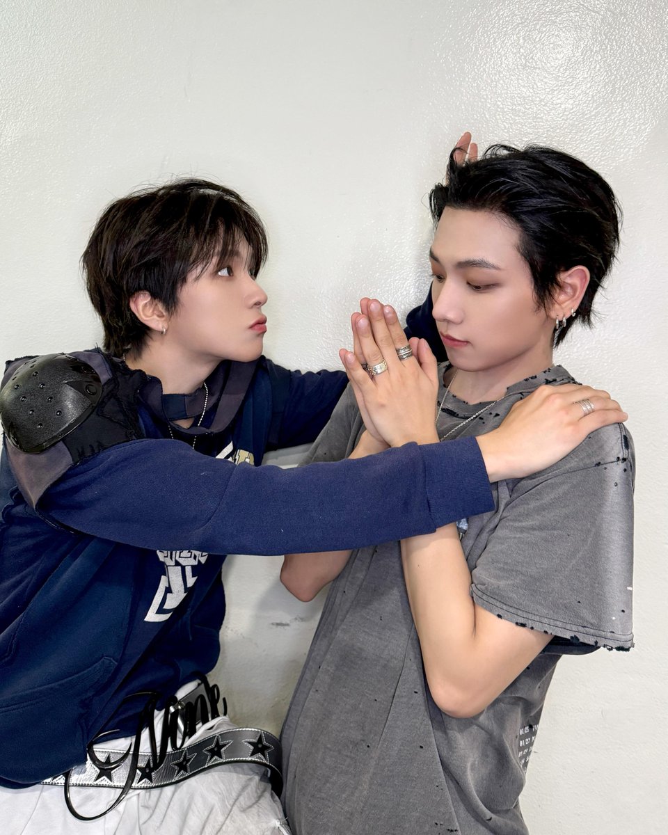 샷 tweet media