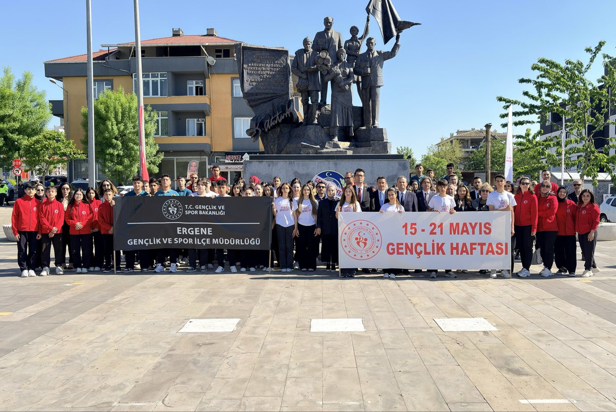 ozanbileyci's tweet photo. “Gençlik Haftası” etkinliklerimiz, Ergene Marmaracık Mahallesi 15 Temmuz Demokrasi Meydanı Atatürk Anıtı’nda gerçekleştirdiğimiz çelenk sunma töreniyle başladı. https://t.co/eY2FyP4HQ4