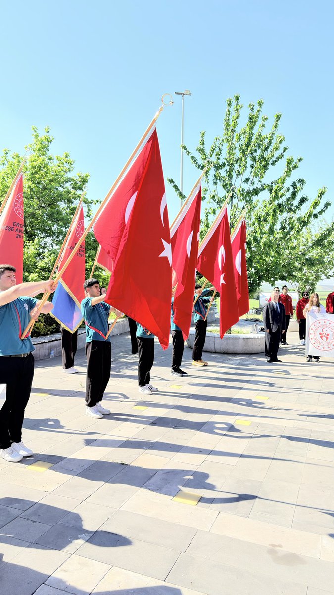 ozanbileyci's tweet photo. “Gençlik Haftası” etkinliklerimiz, Ergene Marmaracık Mahallesi 15 Temmuz Demokrasi Meydanı Atatürk Anıtı’nda gerçekleştirdiğimiz çelenk sunma töreniyle başladı. https://t.co/eY2FyP4HQ4