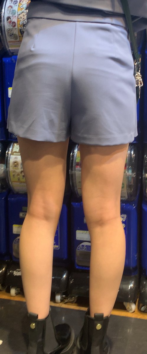kochan_dotcom's tweet photo. 当時の彼女にリクエストしたらしてくれた、ショートパンツに生脚からの素足ブーツ
#オナペ　#おなぺ　#オナペ晒し https://t.co/HXJzNKqYqH