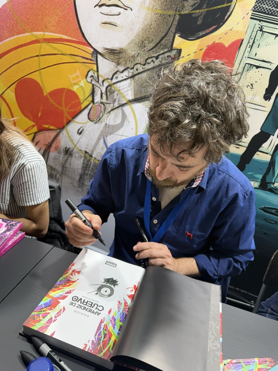 3dyanimacion's tweet photo. Joyitas que nos llevamos de @COMIC_bcn hoy! Del stand de @NormaEditorial nos llevamos la dedicatoria de Danide y Fernando Blanco! Grandes! https://t.co/BmD3dC9Ucp