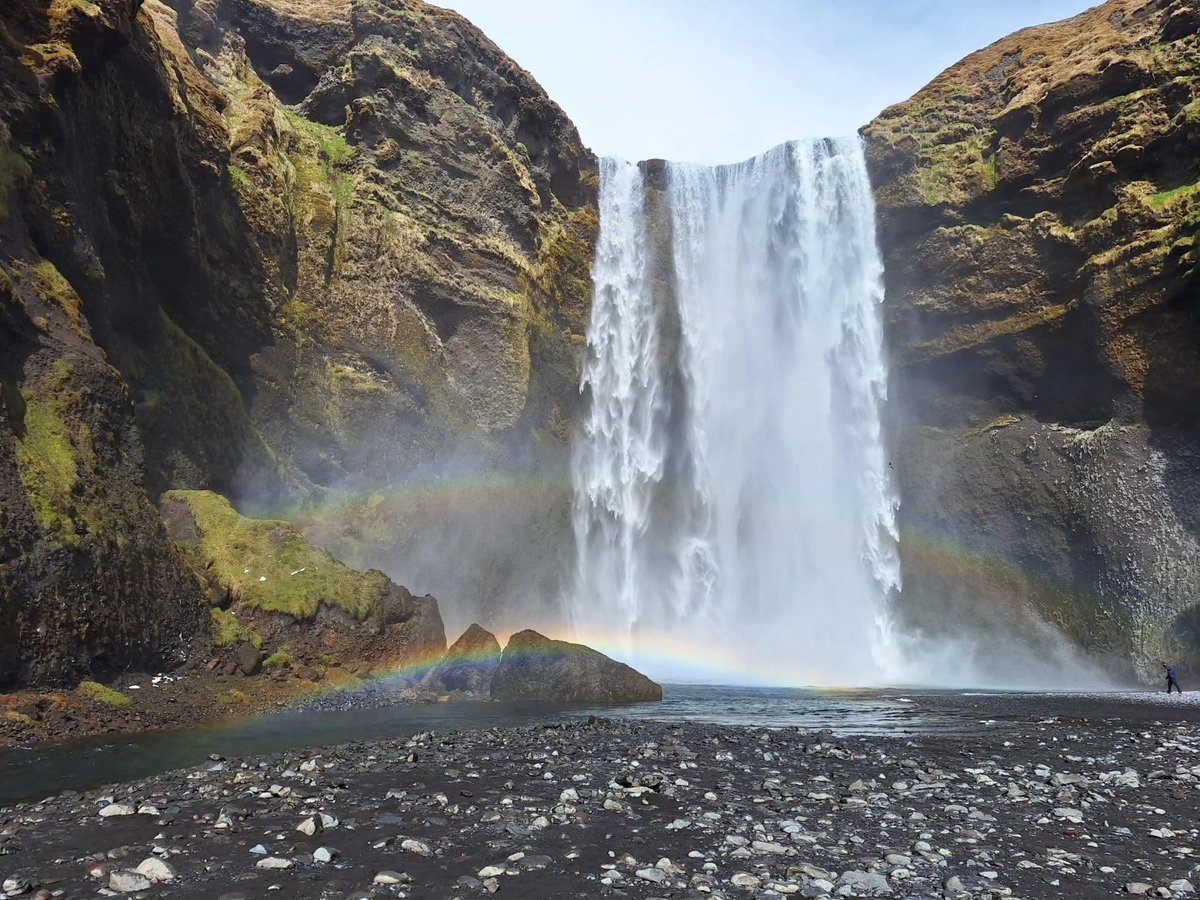 IcelandBus's tweet photo. Pick your favourite rainbow 🌈 🤩

📸 by our wonderful guide Alain Corbeau 

#Iceland #Waterfall #Gullfoss #Skógafoss #Seljalandsfoss https://t.co/Qbs16Uqdi9