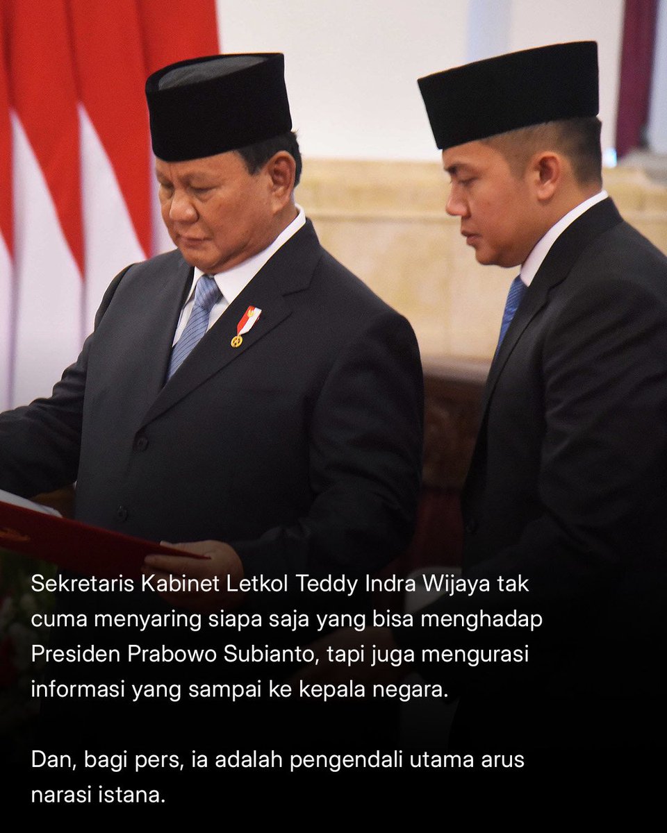 projectm_org's tweet photo. Masih ingat kisah reporter yang ditegur setelah bertanya soal dugaan penyelewengan dana MBG. 

“Kamu dari TVRI harusnya enggak boleh bertanya seperti itu,” kata Teddy. “Siapa yang nyuruh kamu?”

https://t.co/O6XCuqB4dA https://t.co/xLGrbBHdms