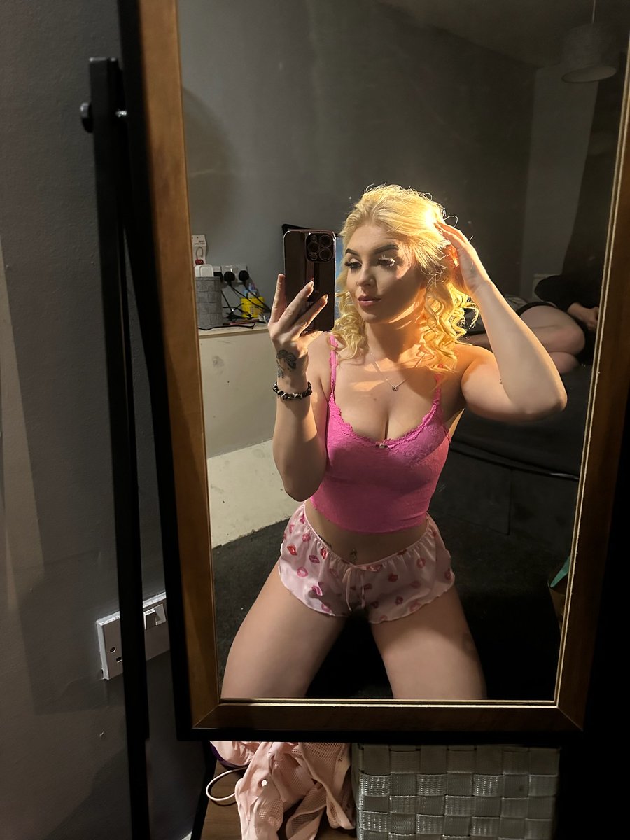 Ellie tweet media
