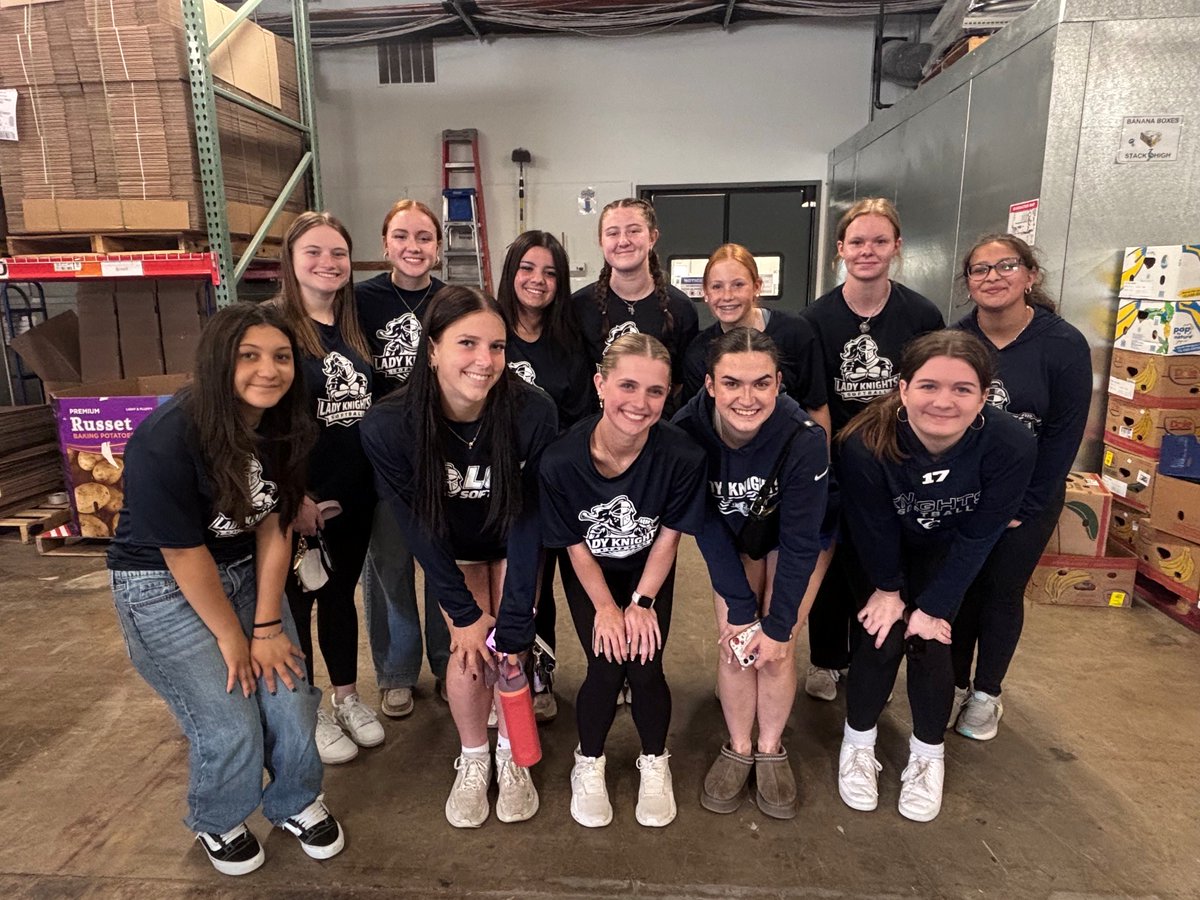 LCCKnightsSB's tweet photo. The team took a night off this week to help out at Food Finders. https://t.co/HLtc1eir86
