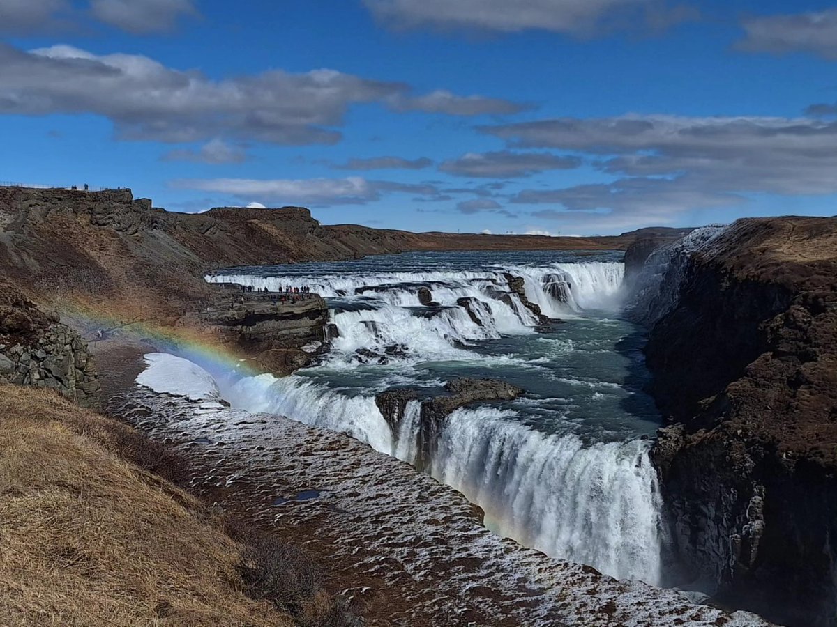 IcelandBus's tweet photo. Pick your favourite rainbow 🌈 🤩

📸 by our wonderful guide Alain Corbeau 

#Iceland #Waterfall #Gullfoss #Skógafoss #Seljalandsfoss https://t.co/Qbs16Uqdi9
