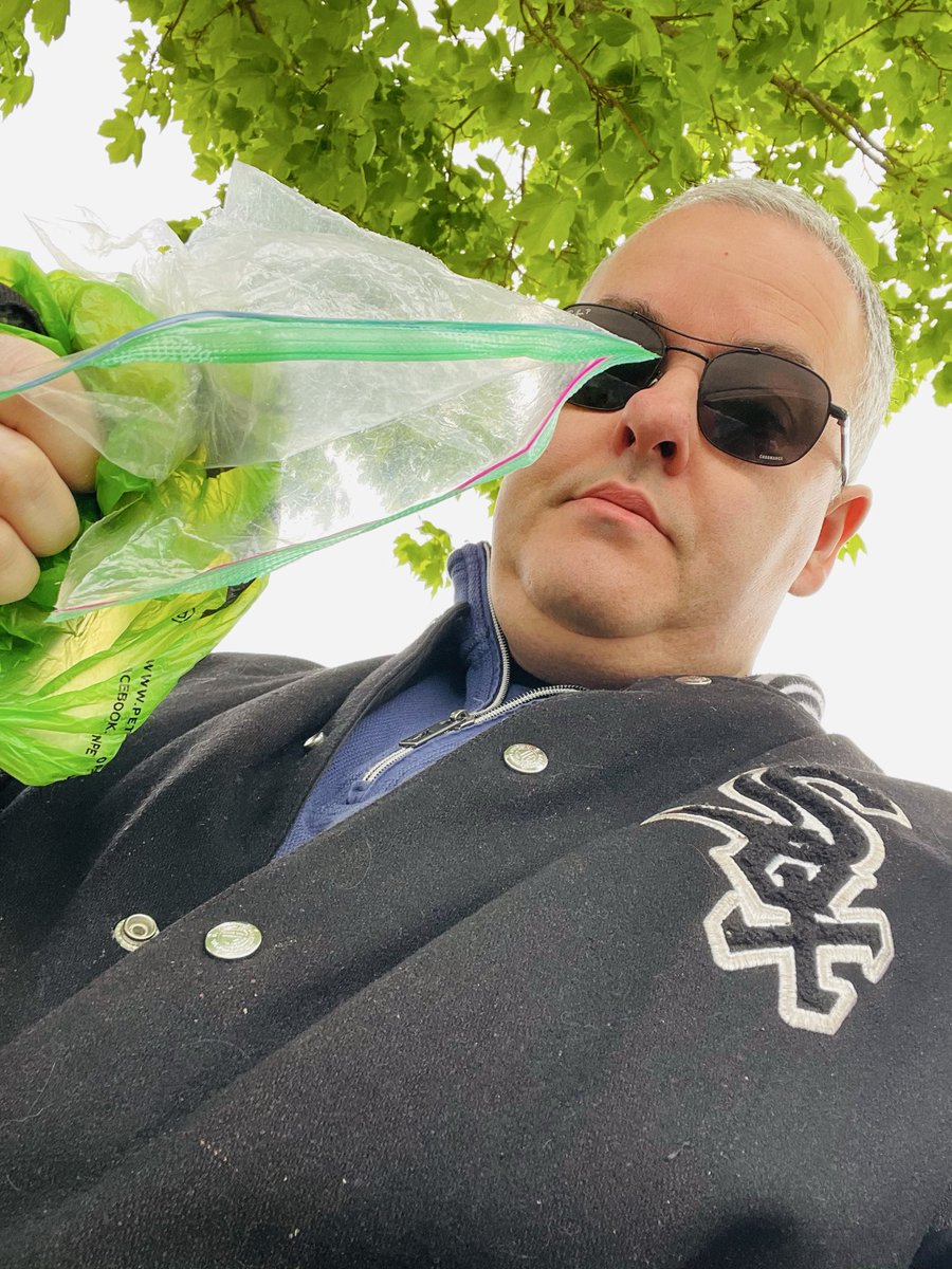 WorkforceJames's tweet photo. 3,000-day #litterchallenge Day 
2,439: Finally something to cheer about. I’ll be there Sunday. Let’s go @whitesox! 

#ZiplockBag #CrosstownClassic ⚾️

🌎🚮🗑️🐶😎✋💚 x81
#AtLeastOneaDay #OreotheDog https://t.co/B9kCaelLwd