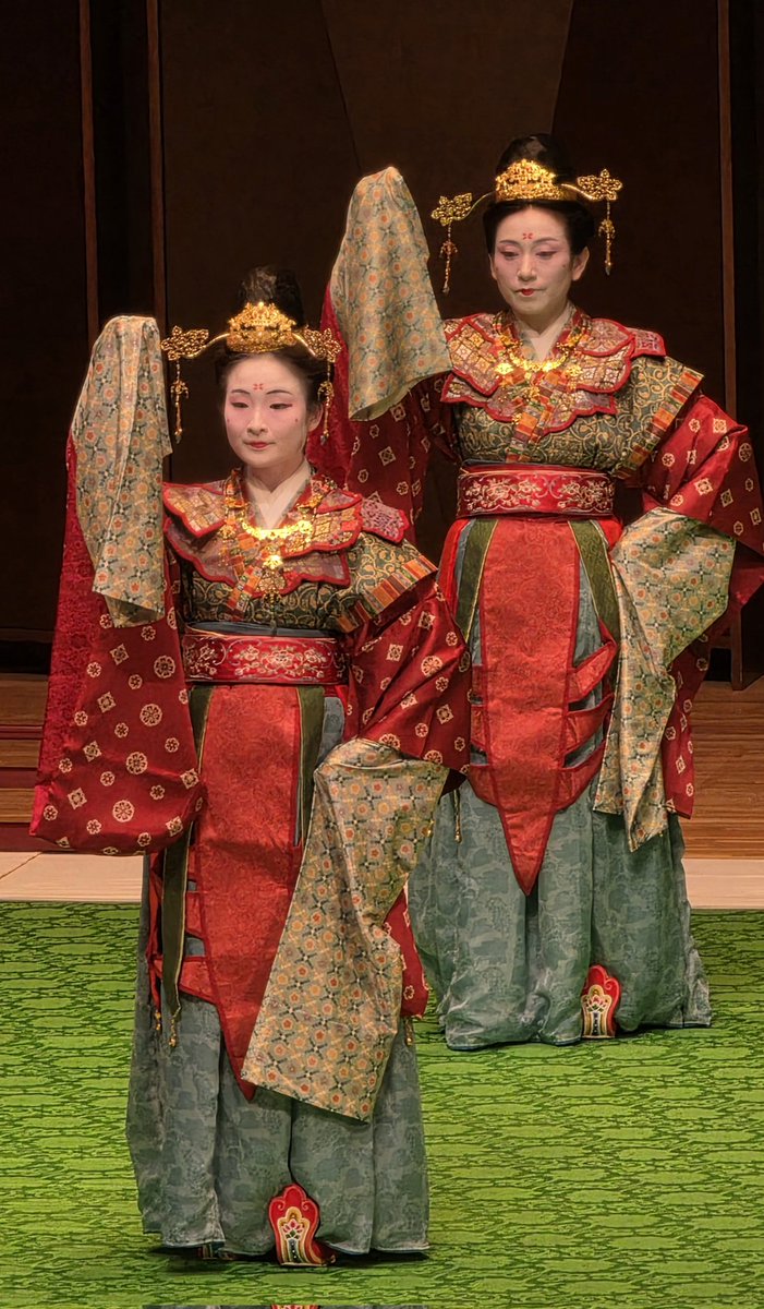 nakatabuncho's tweet photo. 伶楽舎コンサート
【#遣唐使の雅楽】
伶楽舎の故 芝祐靖先生が復曲された「玉樹後庭花」。その舞と装束を原笙会が復元したご縁から東京で夢のような共演が叶いました✨
伶楽舎の皆様、素晴らしい演奏をありがとうございました。
（※許可を得て撮影しております）
#伶楽舎
#女人舞楽原笙会　#元興寺 https://t.co/839rWcKySP