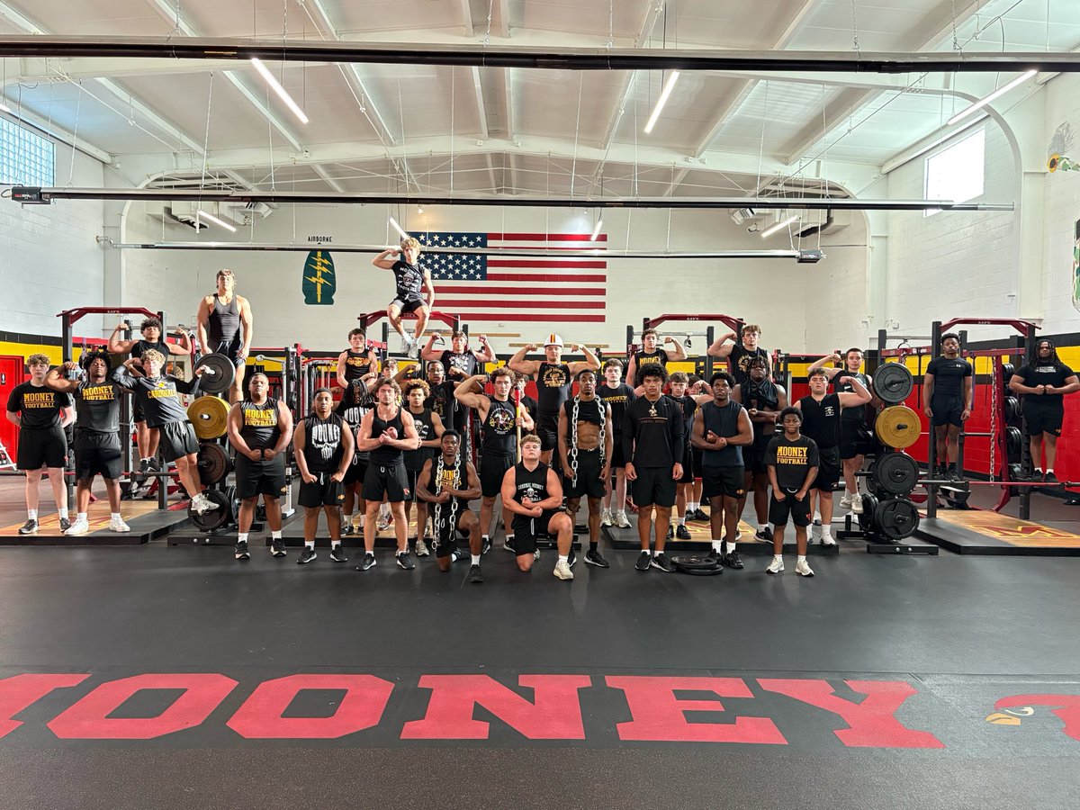 Cardinal Mooney Football tweet media