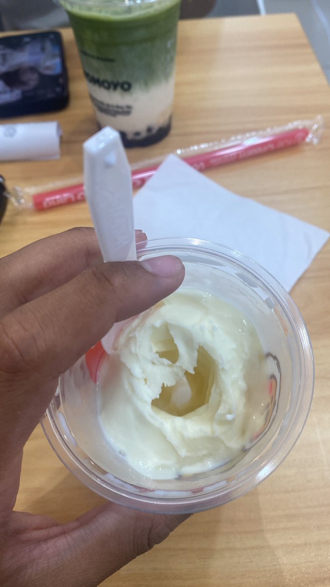 nSlmran's tweet photo. YOOOO!! MOMOYO!?!? why is there a hole in the middle of my icecream 😂🤣 https://t.co/J8Am13b0ls