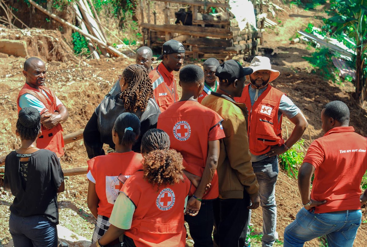 IFRC_DREF's tweet photo. In late March 2026, heavy rains and strong winds triggered severe flooding and landslides in #Tanzania’s Mbeya region, affecting communities in Rungwe and Kyela districts.
With support from the @IFRC_DREF, Tanzania Red Cross (@trcs1962) teams have reached 523 households with shelter support, clean water, health and sanitation assistance, helping address urgent needs among the worst affected communities.
@IFRCAfrica
#DREFinAction