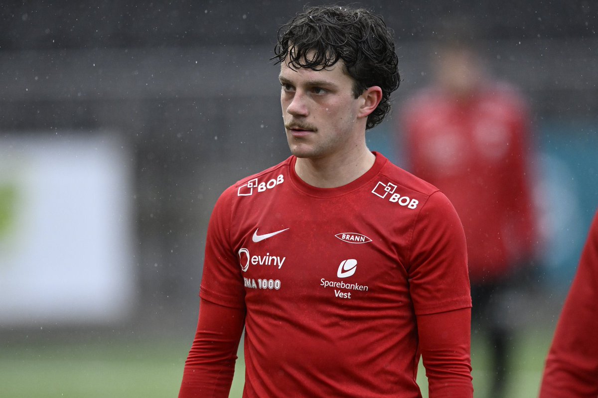SKBOR_'s tweet photo. 🚨: Denzel er uaktuell for 16. mai-kampen

Han er uaktuell for kampen i morgen. Det er høy sannsynlighet for at han er ute resten av mai måned, sier Freyr til BA. 

Belgieren er ute grunnet skader i lysken. 

[@BA_no] 

Kan han ha spilt sin siste Brann-kamp? 👀 https://t.co/aRSRPqgaw2