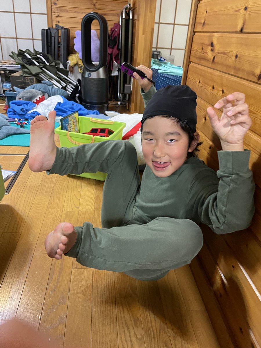 RK_English's tweet photo. これも長女が撮ったんだけど、…なんか宙に浮いてない？？ https://t.co/I8hLVJjWYH