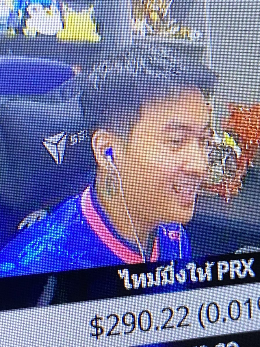 Ioniser0q's tweet photo. สวัสดีค้าบ อยากวอนผู้รู้ม้าก มีใครรู้มั้ยคับพี่ก้าใช้หูฟังอะไร🥹🥹 https://t.co/xGPDwd56of