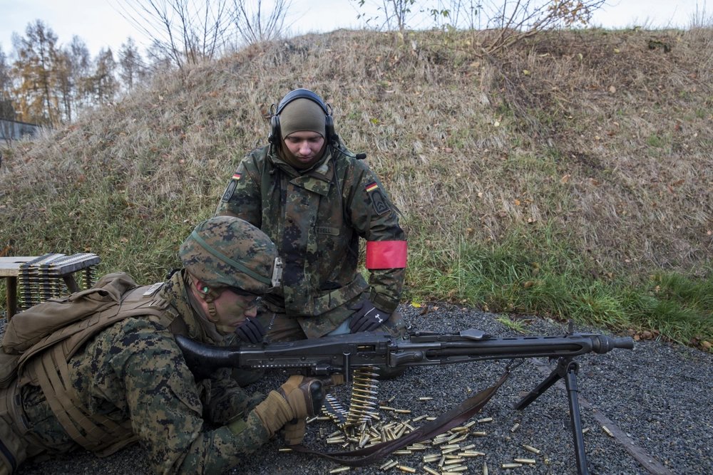 Makistan1776's tweet photo. American Marines firing the MG3 Seedorf, Germany 2018. This has to be one of the most high testosterone things I've ever seen. https://t.co/F2DBSB2UqM