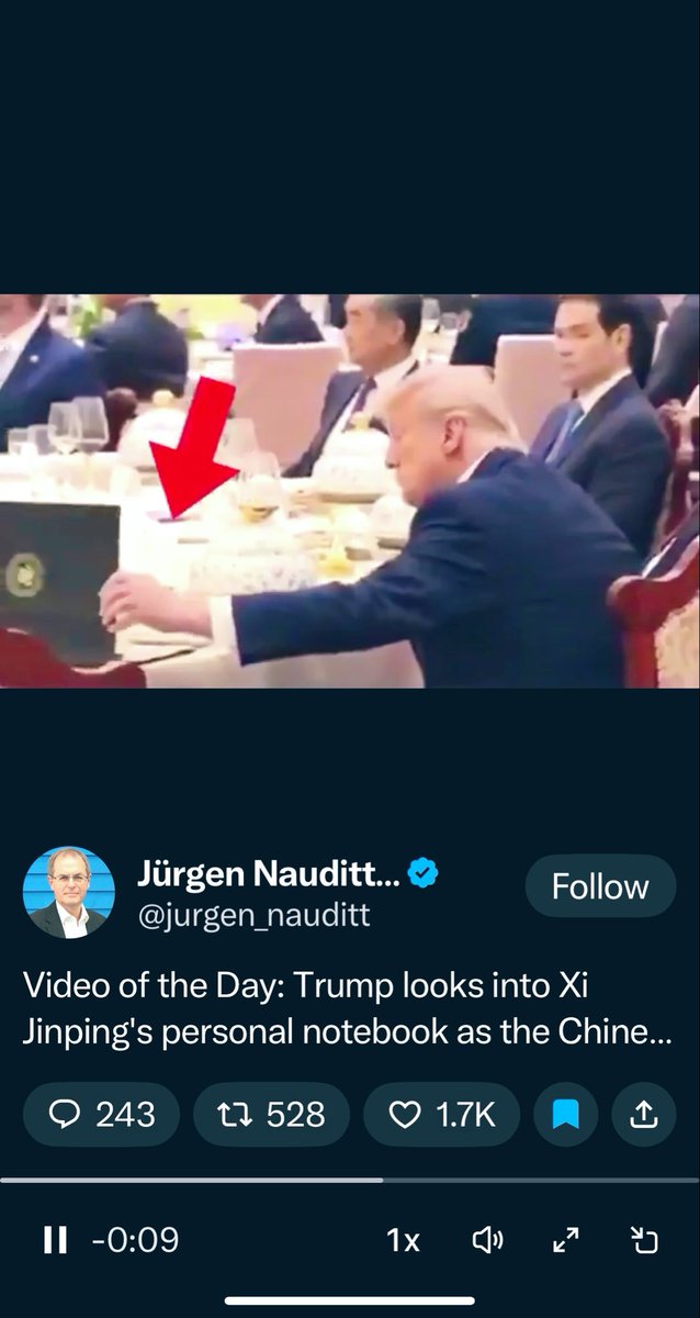 cg_evie's tweet photo. @jurgen_nauditt @DeniseHenwood At 0:09/0:08, Marco Rubio sees him turning pages but he quickly turns away to give felon Trump cover. You know, so he can lie and always say to any reporter, or in interviews, maybe even in testimony that he never saw felon Trump open XI’s book once XI stepped away from the table https://t.co/w59POGYEbG