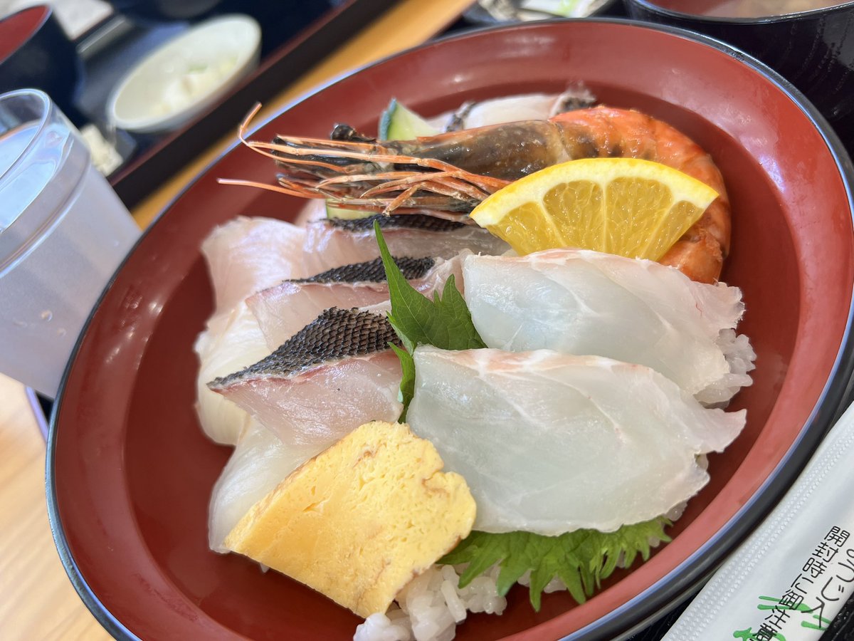 AHina330's tweet photo. 山口旅行。楽しい😁明日は唐戸市場を攻める！食いたい時に食っておけ！死んだら食えない。やけが発動中！山口は美味しいもんだらけです。
#楊貴館 は憧れ。
#潰瘍性大腸炎　鎮まれ出てくんな。 https://t.co/mBW3tecTvo