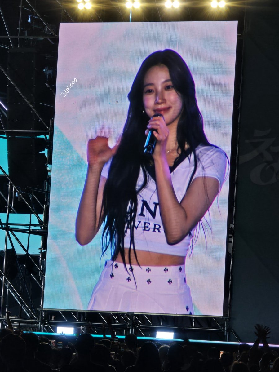 kazumoyed's tweet photo. kazuha for today’s university festival… oh my god a literal ANGEL https://t.co/4Zar43bpHb