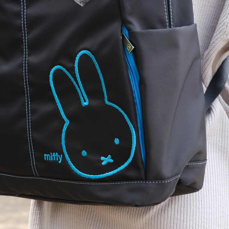 ルックスはビターに、それでいて、しっかりミッフィーちゃんもお顔を