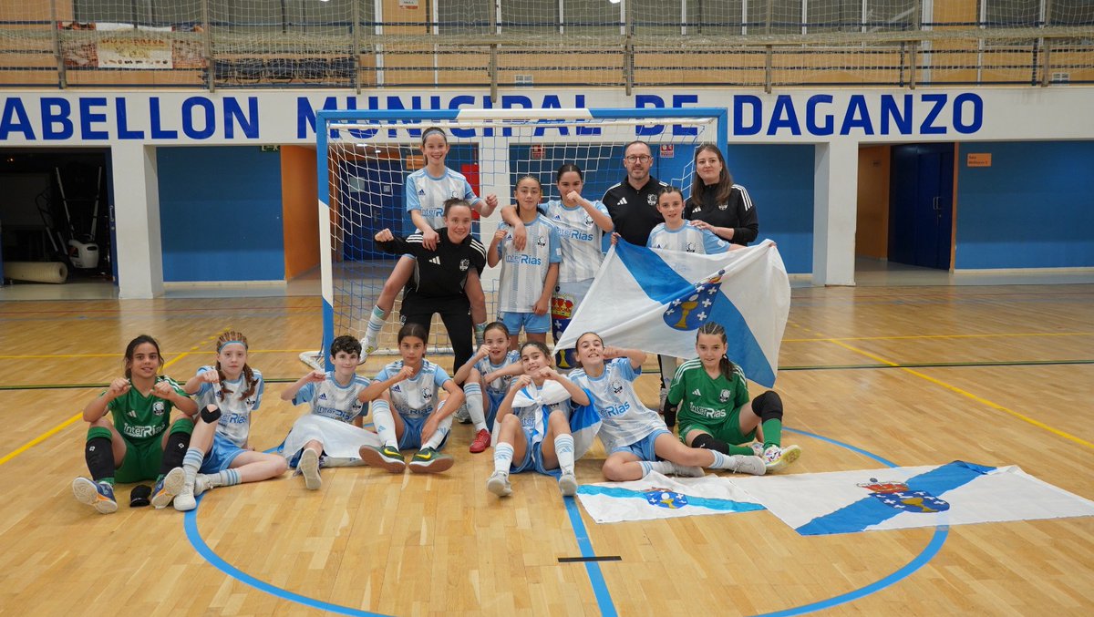 FutsalRFGF's tweet photo. 📸 A Sub12 feminina é de SEMIS!

💙 Con TODO rapazas!!

#SelecciónGalega #SentindoGalicia https://t.co/fYcN2N2BRt