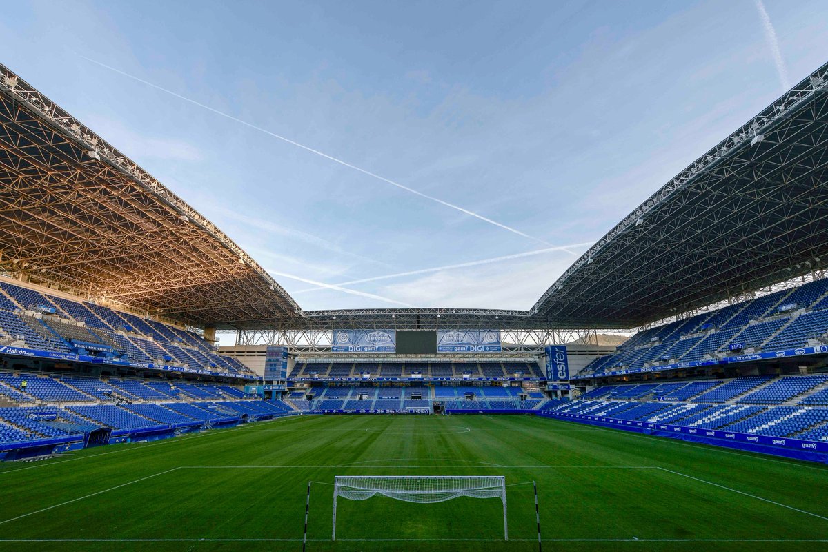 RealOviedo's tweet photo. ⚠️ Información de servicio para el #VetustaTudelano

🕔 Las taquillas estarán abiertas mañana desde las 17:00 horas

🏟️ Las puertas de acceso al estadio, que se abrirán una hora antes del partido, serán la 3 y la 37

@Cantera1926
#RealOviedo 🔵⚪ https://t.co/aLWVGFyExJ