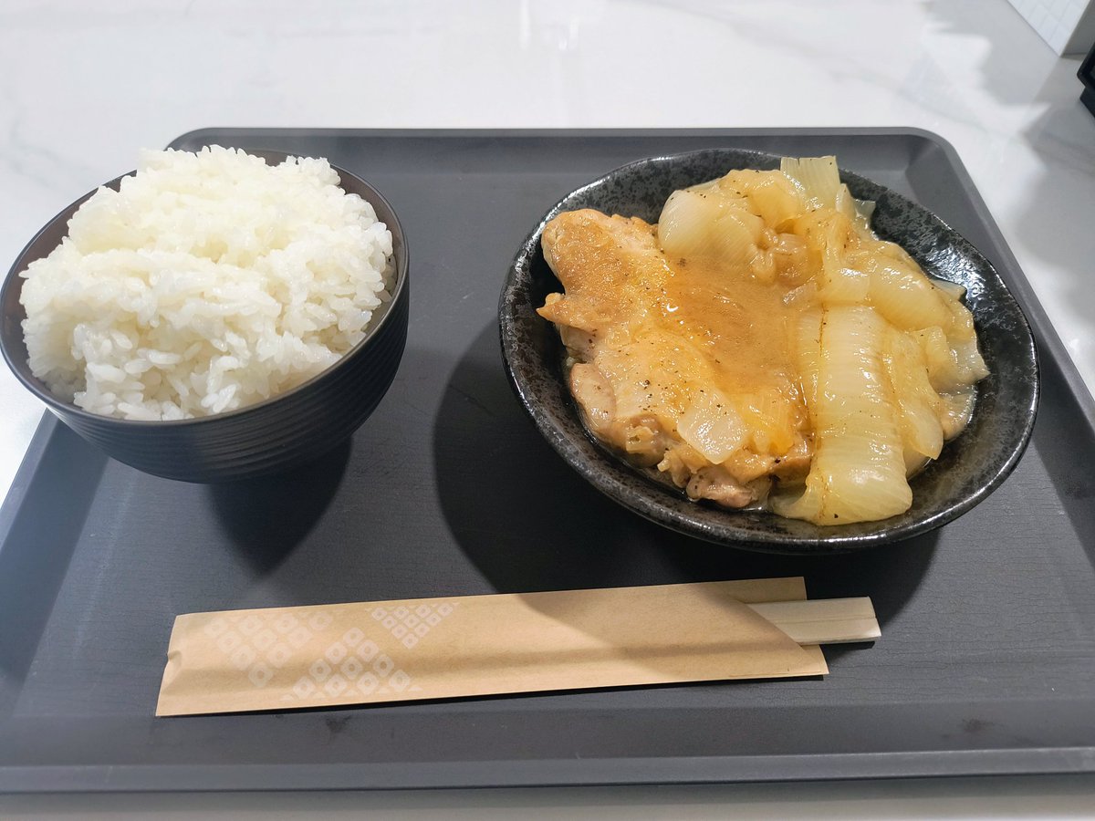 triceratopian's tweet photo. 色々と話題になってた鶏と玉ねぎの塩だけ煮込み作ってみたけど想像以上に甘くてちゃんと美味しかった。これベースでどんな味付け加えても良さそう。
https://t.co/yY20oyCOek https://t.co/mH9IUiJ2mw