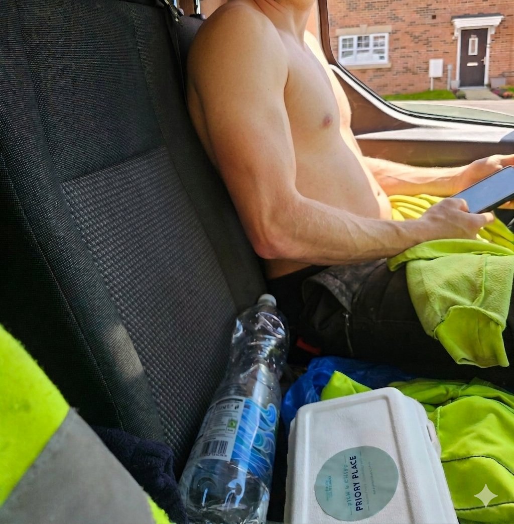 MaxOc2k's tweet photo. Go on @DaddyDanny63 lad been hitting the gym mate? 💪😂 https://t.co/lSNdpP7ClJ