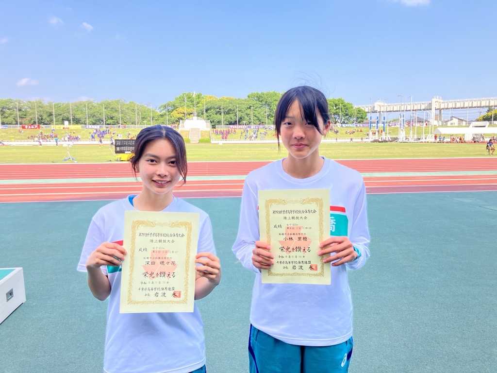 IF_LDG's tweet photo. 【千葉県高校総体】
800m 決勝
第６位 深田 琉々花① 2:16.87
　→南関東大会進出！
第８位 小林 里穏③ 2:19.58

準決勝 桑原 梛波① 2:19.43

深田は１年生ながら決勝のレースを引っ張り、最後粘って南関東大会へ���切符をつかみました！

明日は3000m決勝。
実力を発揮できるように頑張ります！ https://t.co/ef65Wh7dlR