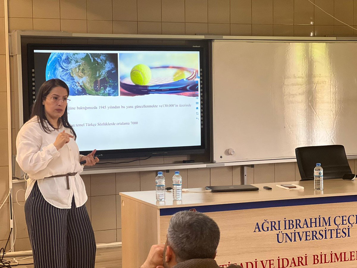 aicuiibf's tweet photo. Fakültemizde,Engelliler Haftası kapsamında “Türk İşaret Dili: Eller Konuşur, Gözler Duyar” semineri düzenlendi. Moderatörlüğünü Dr. Öğr. Üyesi Ferda KOÇ’un üstlendiği seminere, konuşmacı olarak Sağlık Hizmetleri Meslek Yüksekokulu Öğr. Gör. Zehra KEŞCİ katıldı. https://t.co/qE36IrmGOp