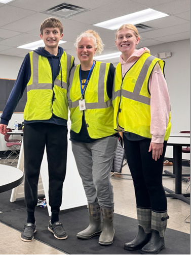 LJRossAssociate's tweet photo. L J Ross Associates kicked off its 5th Annual Adopt-A-Highway event!

For 5 years, our team and volunteers have helped remove part of the 60,000+ bags of trash cleared annually from Michigan roadsides alongside MDOT crews. Proud to make a difference!

#AdoptAHighwayMichigan https://t.co/qUnJfnSKQ4