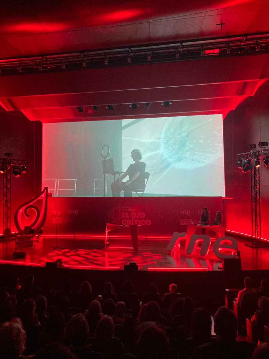 LaSalleBCN's tweet photo. 🏆 @Albert_DATA recibe el Premio ‘El Ojo Crítico’ 2025 de innovación digital en el ámbito cultural de @rne.

El jurado reconoce Synapticon, un proyecto pionero que fusiona arte, ciencia y tecnología para explorar nuevas formas de creación digital. ✨👏

🔗 https://t.co/VVXpwAszyN https://t.co/TeqVlei8Rz