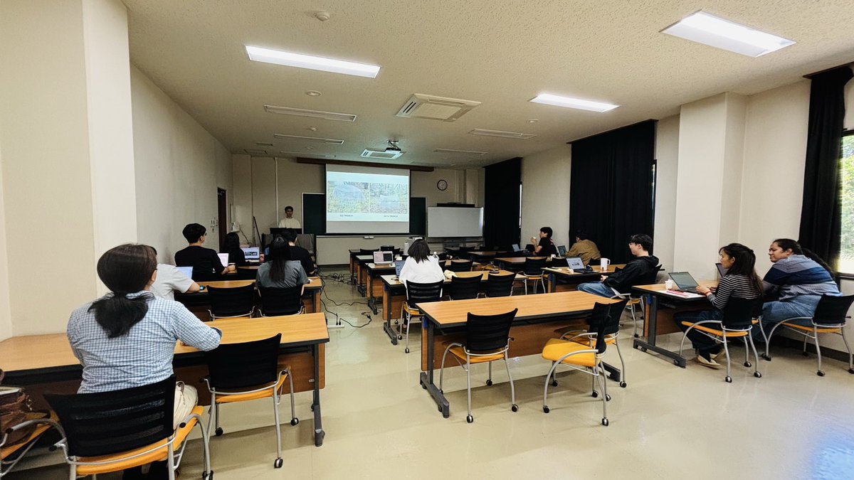 ryuiki_lab's tweet photo. 前期の6回目のゼミを開催しました！

修士学生2名による、研究計画、論文のレビューの発表でした！

こ��からまた新たな研究が始まりそうです https://t.co/Vl6PZUBke3