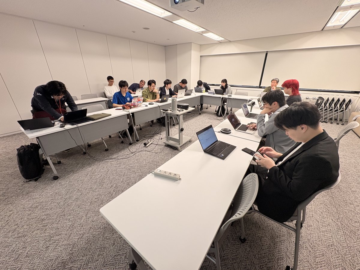 janog52_nw's tweet photo. JANOG58 NOC全体MTGでした！🔥
Bakuchikuの各チームが本格始動。Slackが流れ始め、現場特有の「あの空気」が加速してきました。
松山で最高のネットワークを提供するために、ここから一気に準備を進めていきます！
#janog
#janog58
#bakuchiku https://t.co/Kkez5yagqH