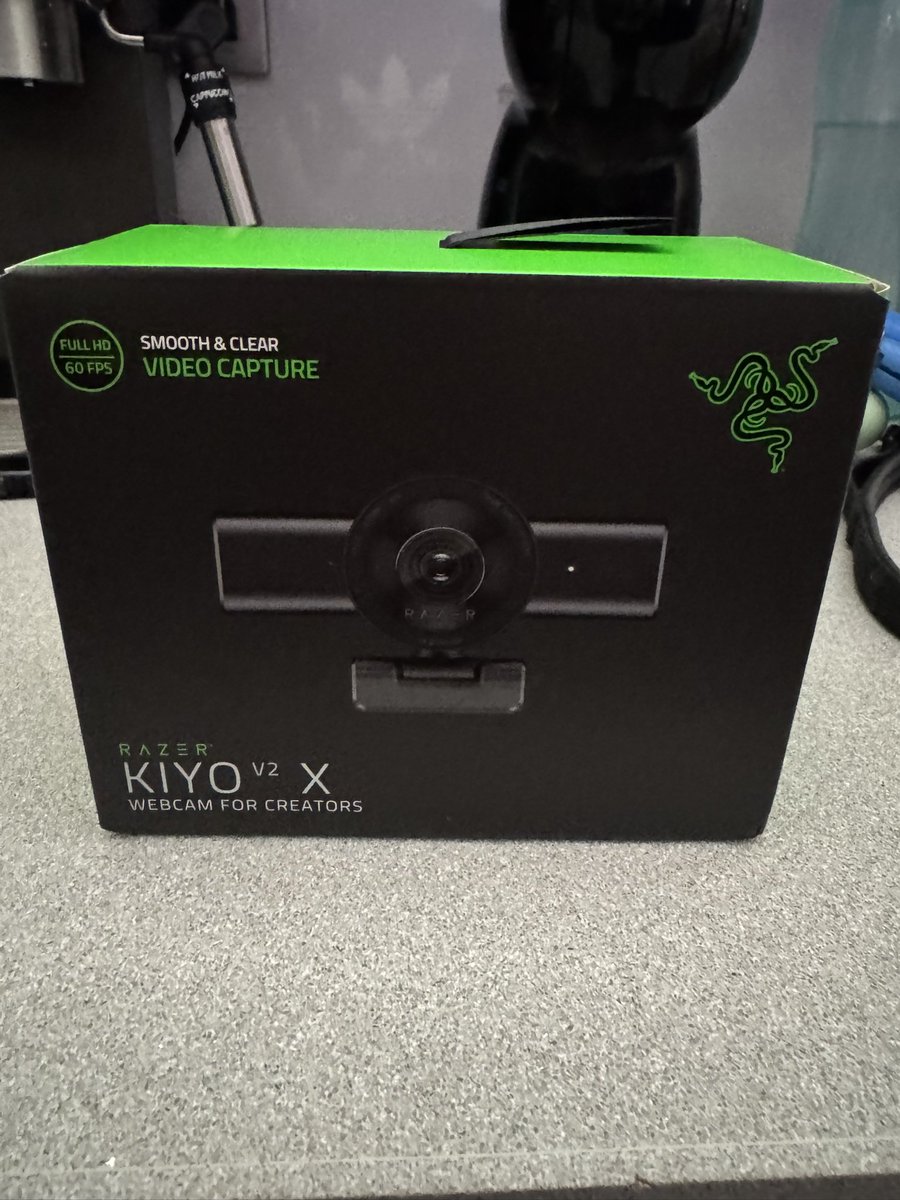 JoluCS2's tweet photo. Cómo va a tocar volver a subir vídeo con cam supongo que tocaba mejorar mi cámara de 10 euros que llevaba 5 años conmigo 🤣 https://t.co/xJfxnwuOpy