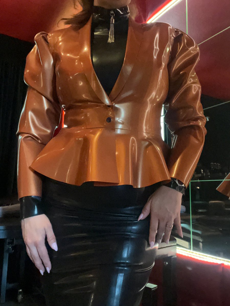 Mistress Velvet Divine tweet media