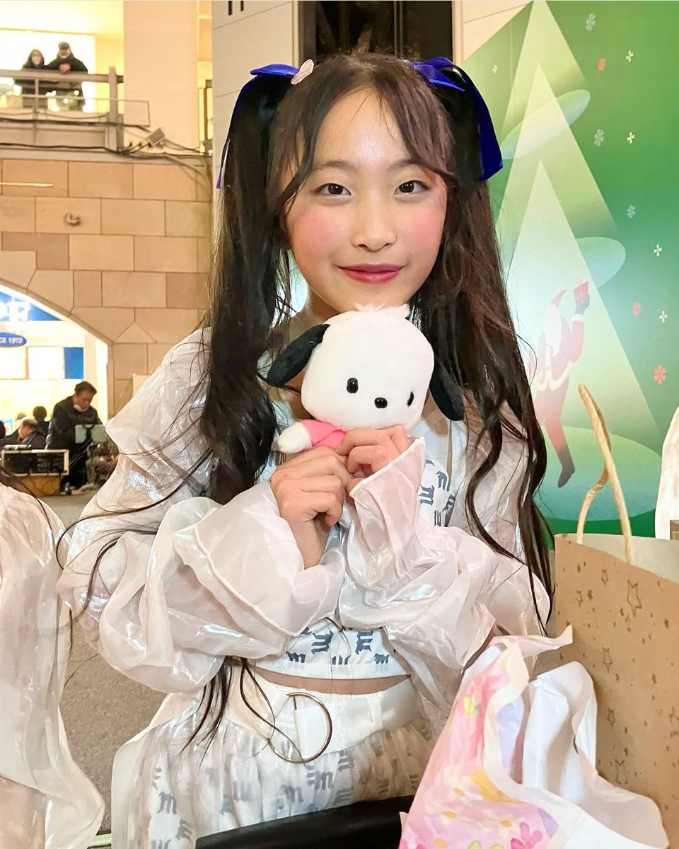hina260911's tweet photo. プレゼント沢山ありがとうございました☺️💕
⁡
明日はライブなくて寂しいですけど21日はIt's my liveでギター弾き語り🎸
まだまだ練習が必要ですけど喜んでもらえるように頑張ります🐥
⁡
聴きに来てね💕���
⁡
@ACTORS_STUDIO_ 
 #村上陽菜 
 #札幌ファクトリー 
 #weekdaylive 
 #sapporofactory https://t.co/4HPmhqIYBW