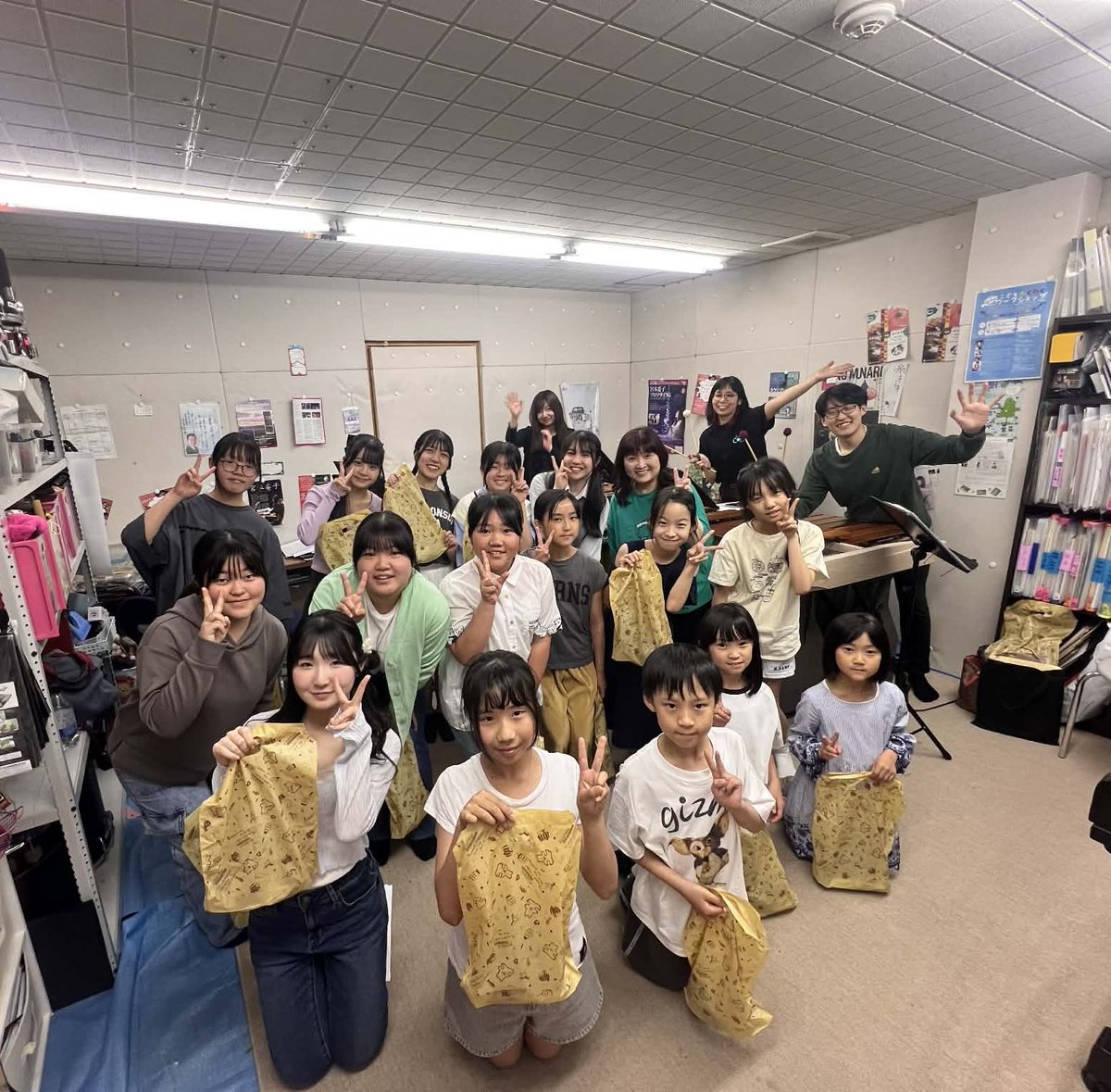 percussion_coco's tweet photo. 昨日は、田村由美子先生とメロディーキッズ・ピッコロの皆さんとのリハーサルでした

明るい歌声と、目の前で披露される、歌にあわせた振付けがとっても可愛らしくて！思わず笑顔☺️💕
打楽器チームのアンサンブルもばっちり👌

5/17(日)10時〜お見逃しなく！

↓詳細はこちら
https://t.co/0lbdZkUY0T https://t.co/t5kmMd2vcD