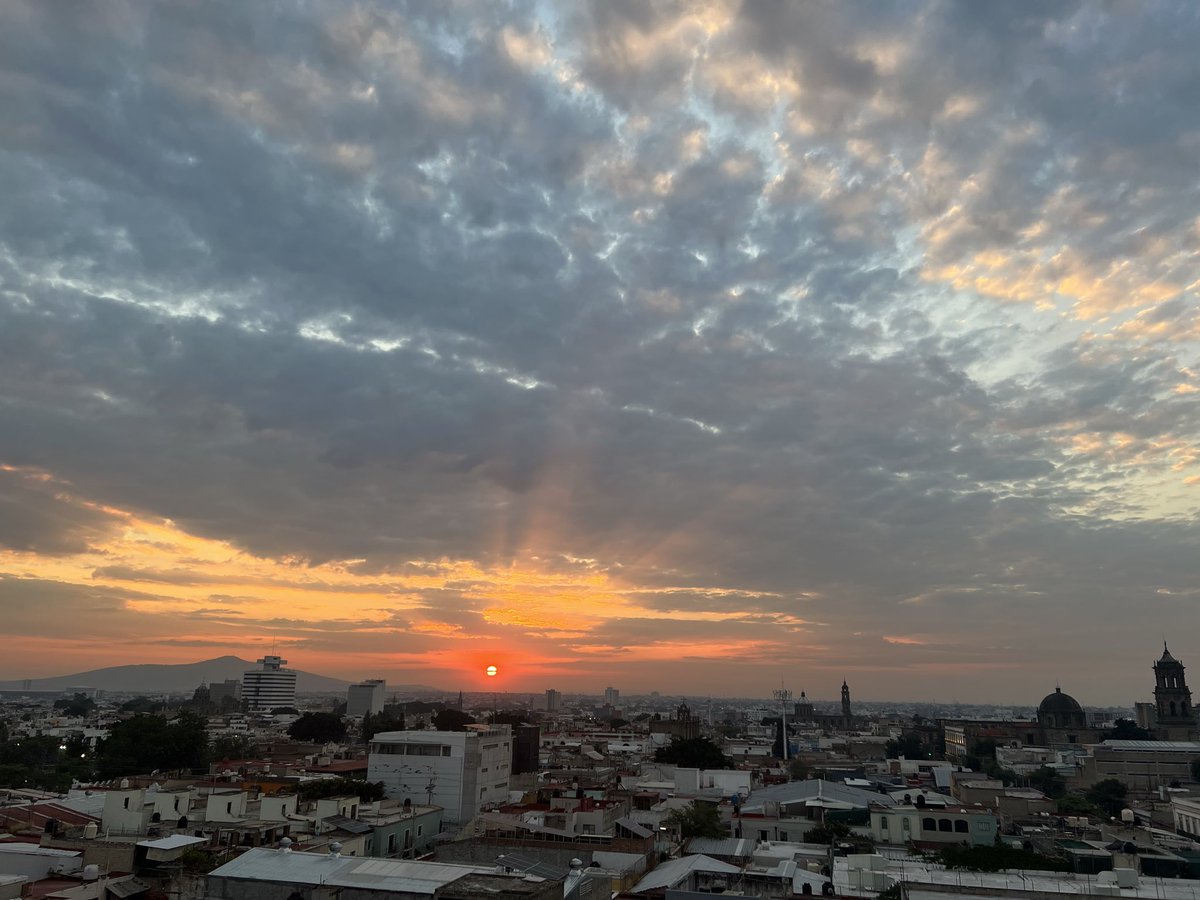 meteororet66's tweet photo. Así amanecemos esta mañana de viernes en la hermosa Guadalajara 🌤️  temperatura ambiente de 20°C @PCJalisco @PCYBOMGDL @UMPCyBZ @webcamsdemexico @mendezraq @fabyanaya @C13Guadalajara @Archie_clima @adriana_trevino @ImagenTVGDL @nmasguadalajara @TVAztecaJalisco @ComandanteFAM https://t.co/mVSOtKA3nC