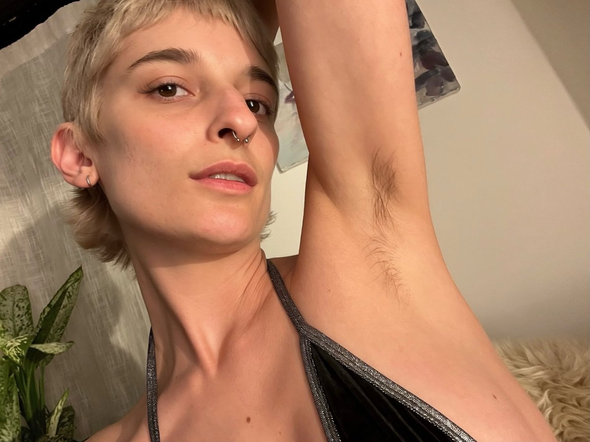 siren mel 🖤 nyc tweet media