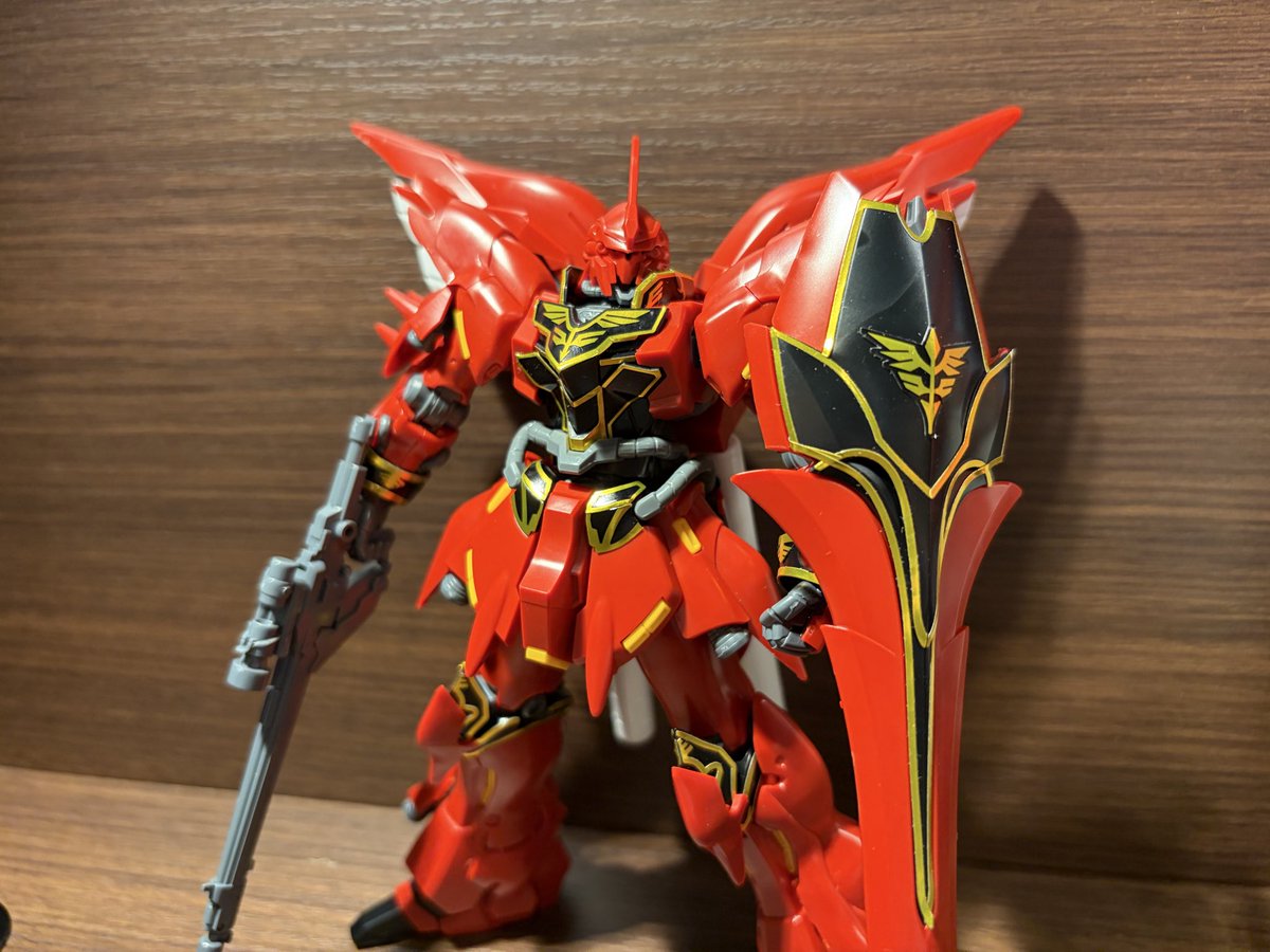 kanra00311's tweet photo. 出張先×ガンプラは相性がいい。
作りたかったシナンジュをじっくり作れた。次からスミ入れの道具も持っていくか。 https://t.co/ZOLFc1gnZF