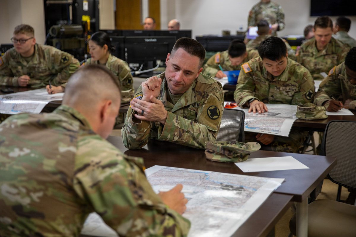 Proficiency in coordination!

Soldiers with the @arkansasguard partake in indirect fire coordination training led by Forward Observers at the DC Armory. The training helps service members maintain proficiency in coordination procedures and reinforces unit readiness. #DCSafe https://t.co/fvkB6L60KT