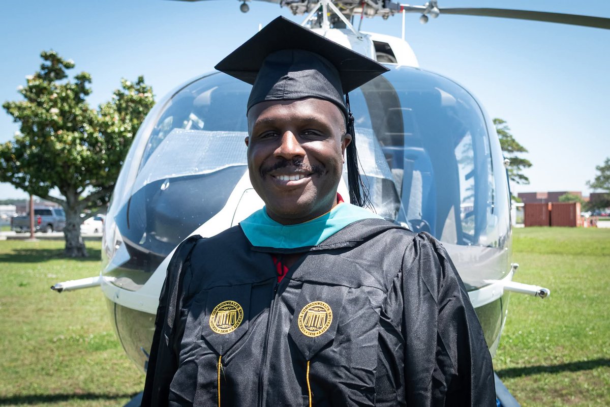 NHCCherryPoint's tweet photo. Bravo Zulu to Mr. James Williams!

Williams recently graduated from Virginia Commonwealth University, earning a Master of Arts in Homeland Security and Emergency Preparedness.  

Williams serves aboard the clinic as they Anti-Terrorism / Force Protection Officer. https://t.co/H1fTRriuW4